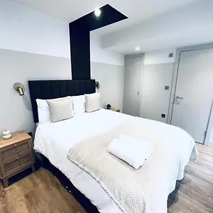 South Charming Ensuite Look Like Designer Apartahotel